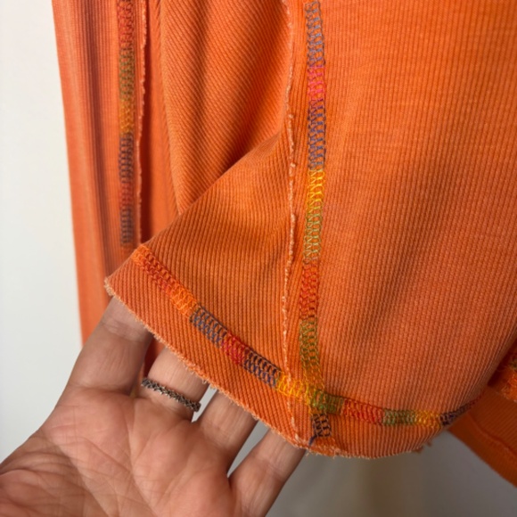 Urban Outfitters Cropped Orange Long Sleeve Top - Picture 4 of 6